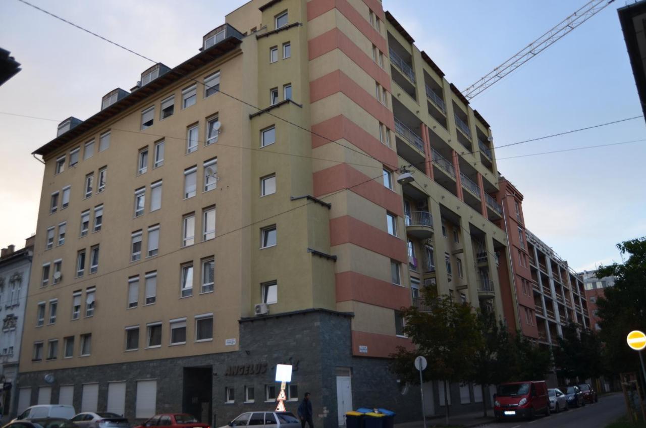 Ferienwohnung Flat At The Edge Of The Center + Parking Budapest Exterior foto